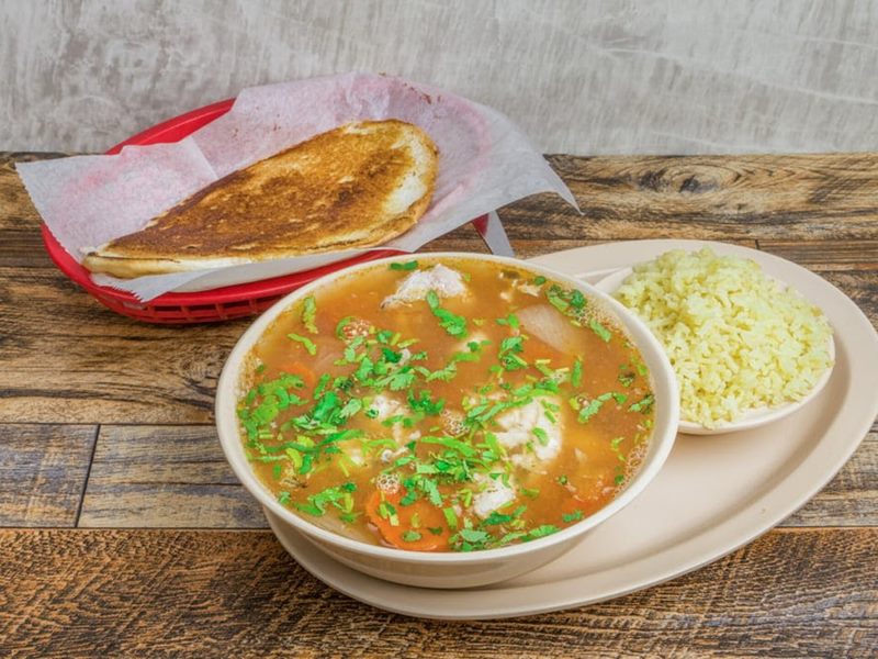 7 Mares Ensaladas Y Mariscos food